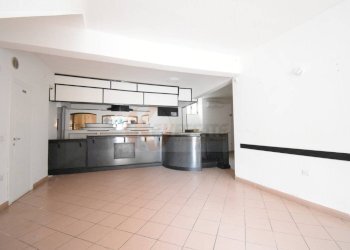 Foto 2 - Locale Commerciale piazza Garibaldi
 
8, Siligo - foto 2