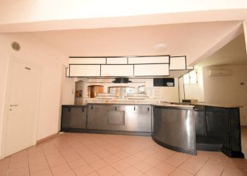 Foto 3 - Locale Commerciale piazza Garibaldi
 
8, Siligo - foto 3