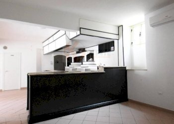 Foto 5 - Locale Commerciale piazza Garibaldi
 
8, Siligo - foto 5