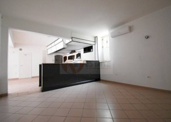 Foto 6 - Locale Commerciale piazza Garibaldi
 
8, Siligo - foto 6