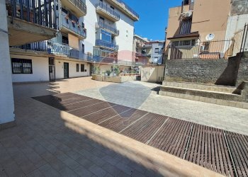 Cortile condominiale - Quadrilocale via Luigi Negrelli
 
71, Catania - foto 18