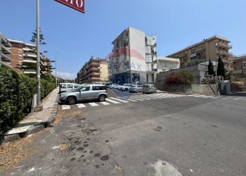 Edificio all\'aperto - Locale Commerciale Via Gustavo Vagliasindi
43, Catania - foto 3