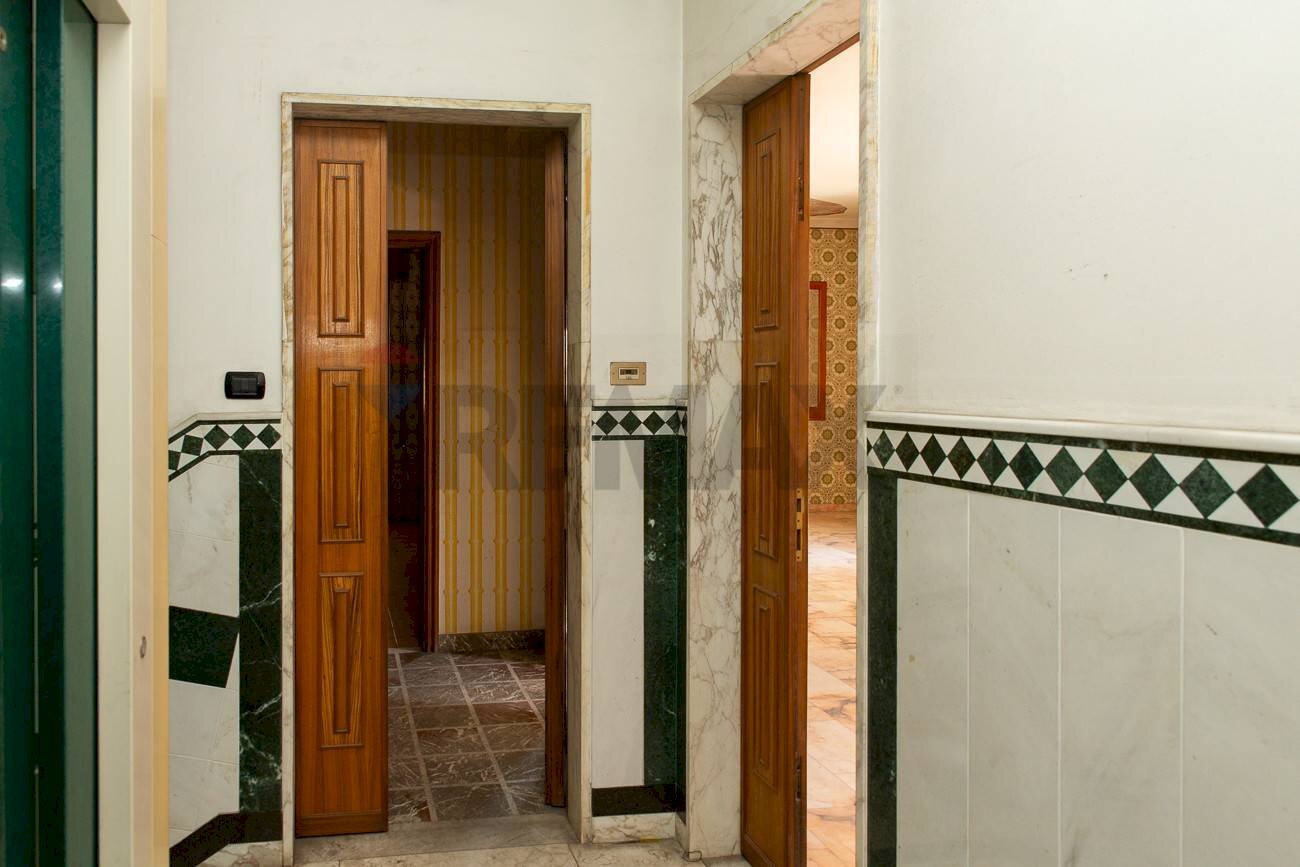 Hall / corridoio - Appartamento via sardegna
 
25, Paterno - foto 2