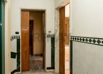 Hall / corridoio - Appartamento via sardegna
 
25, Paterno - foto 2