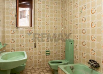 Bagno - Appartamento via sardegna
 
25, Paterno - foto 14