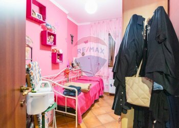 Camera / camera da letto - Villa Via Pegno Quaderaro
 
2, Calatabiano - foto 19