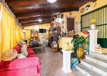 Sala da pranzo - Villa Via Pegno Quaderaro
 
2, Calatabiano - foto 24