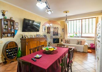 Sala da pranzo - Villa Via Pegno Quaderaro
 
2, Calatabiano - foto 28