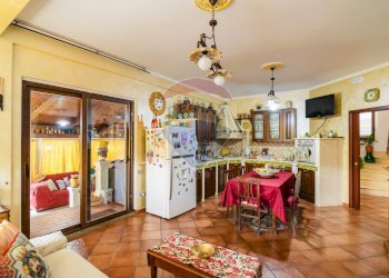 Cucina - Villa Via Pegno Quaderaro
 
2, Calatabiano - foto 29