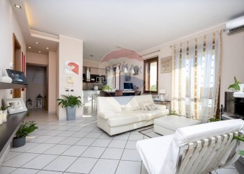 Soggiorno - Quadrilocale Via Gramsci
 
28, Gessate - foto 2