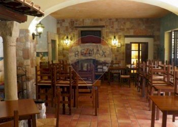 Sala da pranzo - Locale Commerciale Via Antonio Gramsci, Fara in Sabina - foto 1