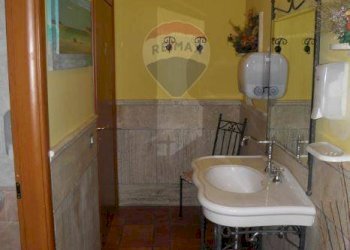 Bagno - Locale Commerciale Via Antonio Gramsci, Fara in Sabina - foto 8