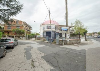 Edificio all\'aperto - Box via quattro novembre
 
62, Mascalucia - foto 3