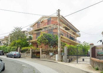 Edificio all\'aperto - Box via quattro novembre
 
62, Mascalucia - foto 5