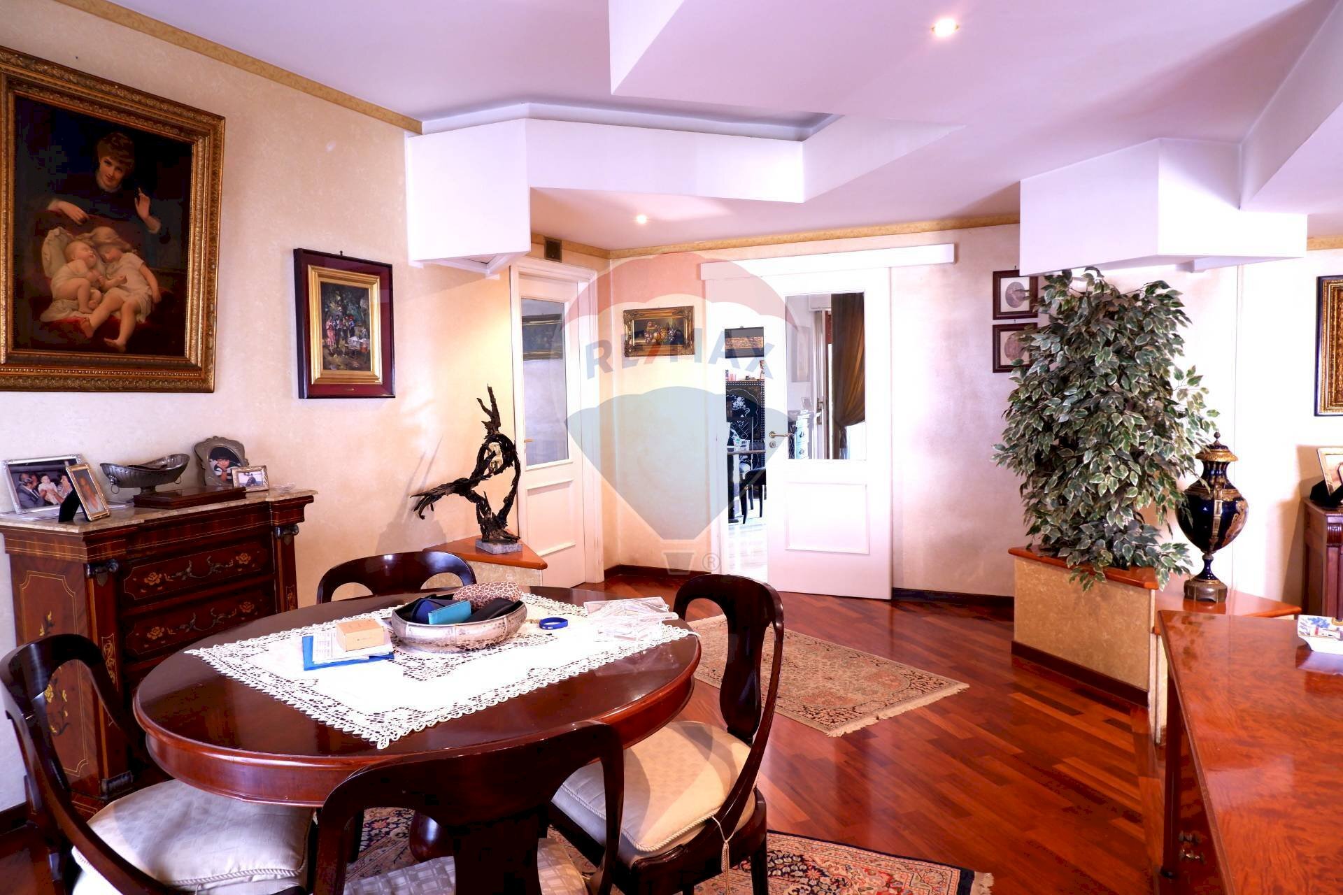 Sala da pranzo - Quadrilocale Via Petrarca
 
44, Caserta - foto 2