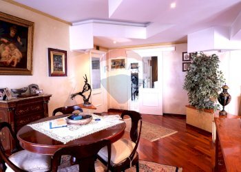 Sala da pranzo - Quadrilocale Via Petrarca
 
44, Caserta - foto 2