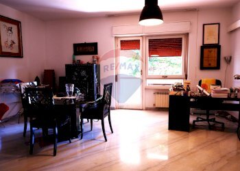 Sala da pranzo - Quadrilocale Via Petrarca
 
44, Caserta - foto 3