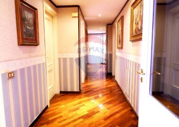 Hall / corridoio - Quadrilocale Via Petrarca
 
44, Caserta - foto 13