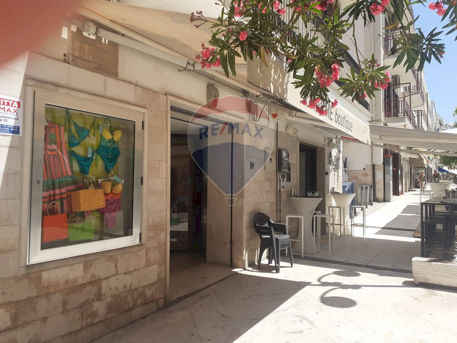 esterno - Locale Commerciale Viale XXIV Maggio
 
56, Vieste - foto 1