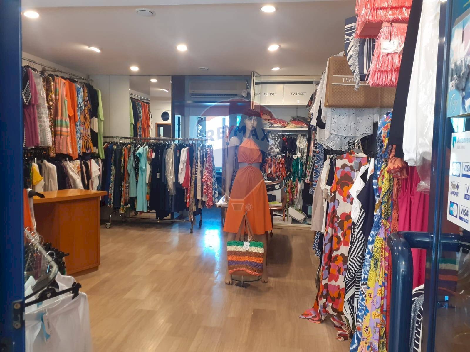 interno - Locale Commerciale Viale XXIV Maggio
 
56, Vieste - foto 3