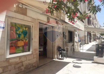 esterno - Locale Commerciale Viale XXIV Maggio
 
56, Vieste - foto 1