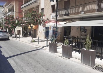 esterno - Locale Commerciale Viale XXIV Maggio
 
56, Vieste - foto 2