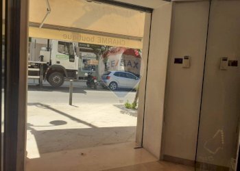 interno - Locale Commerciale Viale XXIV Maggio
 
56, Vieste - foto 8