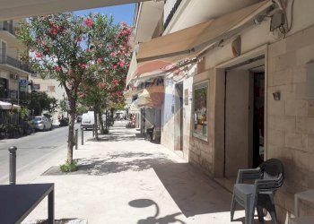 esterno - Locale Commerciale Viale XXIV Maggio
 
56, Vieste - foto 12