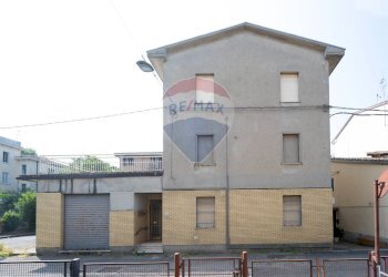 ESTERNO EDIFICIO - Independent house VIA ANTELAMI
 
36, Salsomaggiore Terme - photo 3