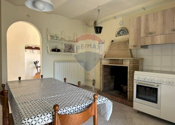 Sala da pranzo - Casa indipendente Via Coste
 
6, Cerro al Volturno - foto 8
