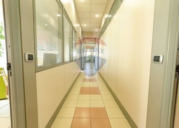 Hall / corridoio - Ufficio VIALE LOMBARDIA
 
218, Brugherio - foto 19
