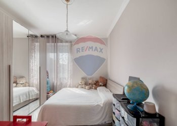 Camera / camera da letto - Three-room apartment Via Giovanni XXIII
 
1, Landriano - photo 32