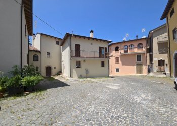 Foto 2 - Independent house Piazza Vittorio Emanuele
 
12, Barete - photo 2