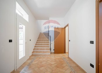 Scale - Trilocale Via Dante Alighieri
 
9, Cadelbosco di Sopra - foto 6