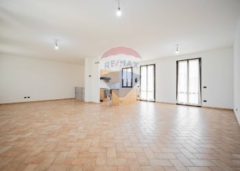 Stanza vuota - Trilocale Via Dante Alighieri
 
9, Cadelbosco di Sopra - foto 8