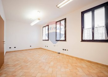 Stanza vuota - Trilocale Via Dante Alighieri
 
9, Cadelbosco di Sopra - foto 9