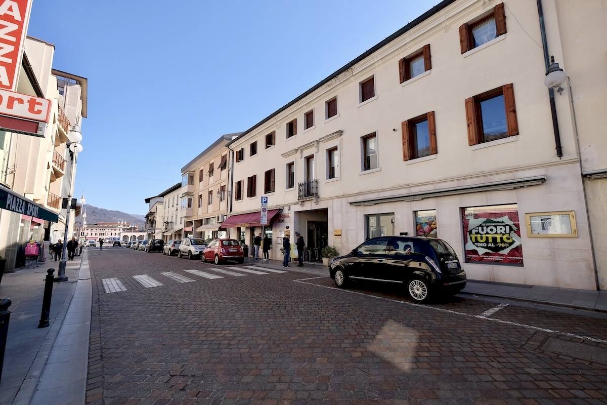 Foto 1 - Negozio Maniago - foto 1