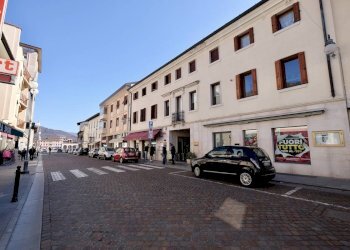 Foto 1 - Shop Maniago - photo 1