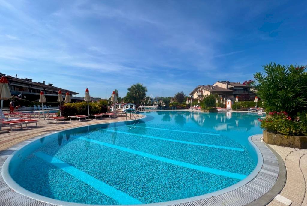 Piscina - Bilocale via Giulio Cesare, Desenzano del Garda - foto 1