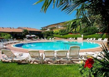 Piscina - Bilocale via Giulio Cesare, Desenzano del Garda - foto 11