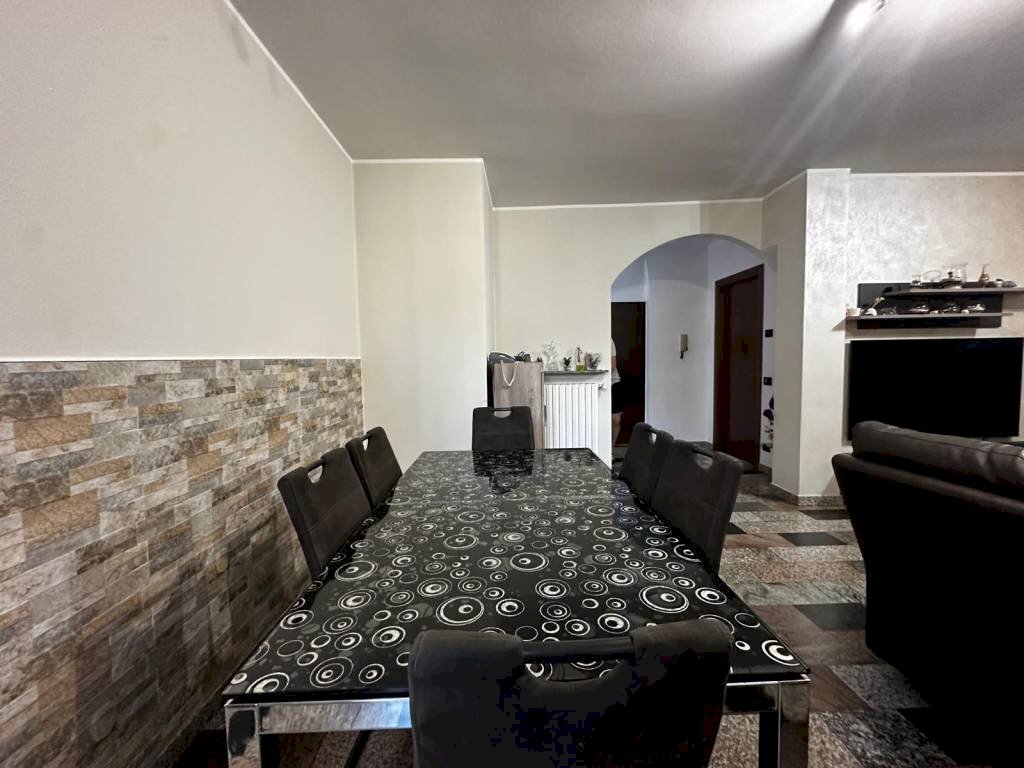 Salone - Casa indipendente via Vittorio Veneto, 13, Caronno Varesino - foto 3