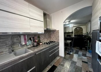Cucina - Casa indipendente via Vittorio Veneto, 13, Caronno Varesino - foto 4