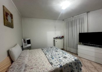 Camera da letto - Casa indipendente via Vittorio Veneto, 13, Caronno Varesino - foto 6