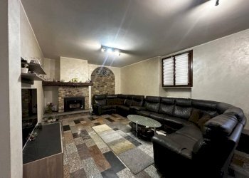 Salone - Casa indipendente via Vittorio Veneto, 13, Caronno Varesino - foto 14