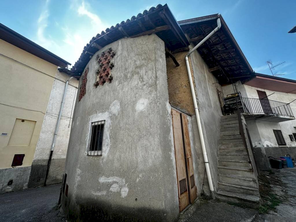 Facciata - Casa indipendente via Vittorio Veneto, 2, Caronno Varesino - foto 1