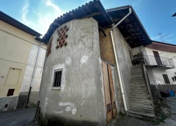 Facciata - Casa indipendente via Vittorio Veneto, 2, Caronno Varesino - foto 1