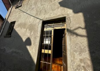 Facciata - Casa indipendente via Vittorio Veneto, 2, Caronno Varesino - foto 6