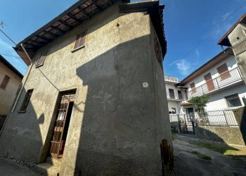 Facciata - Casa indipendente via Vittorio Veneto, 2, Caronno Varesino - foto 10