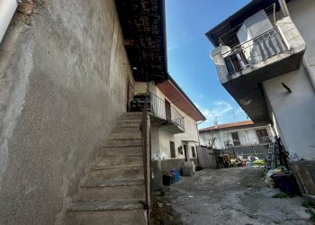 Cortile interno - Casa indipendente via Vittorio Veneto, 2, Caronno Varesino - foto 12