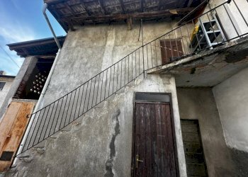 Facciata - Casa indipendente via Vittorio Veneto, 2, Caronno Varesino - foto 16